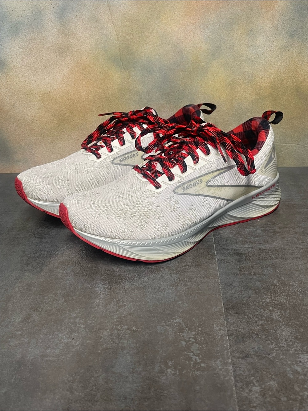 Brooks Levitate 6 Christmas Run Merry Women’s Running Shoes White/Red Size 8.5B - Picture 3 of 16